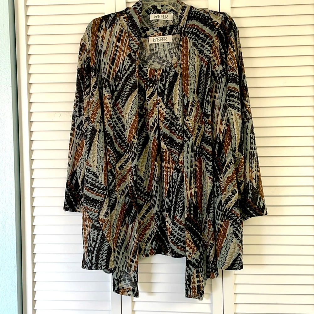 Ladies two piece top with long sleeves and tank. Kasper brand, size 2X, NWOT!